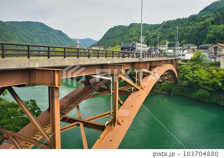 神通川にかかる新笹津橋 神通川にかかる新笹津橋 103704880