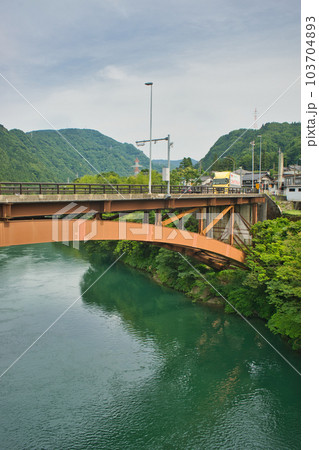 神通川にかかる新笹津橋 神通川にかかる新笹津橋 103704893