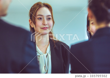 ビジネスシーン 103705502