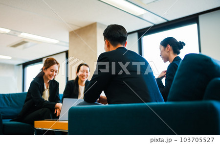 ビジネスシーン 103705527