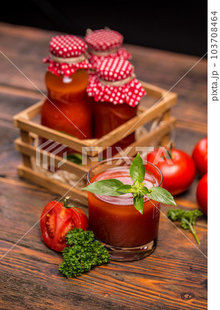 Tomato juice 103708464