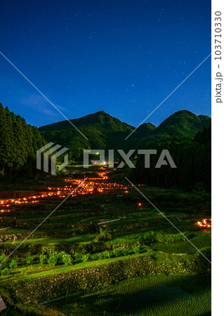 【愛知県】新城・四谷の千枚田（よつやのせんまいだ）の花火 103710330