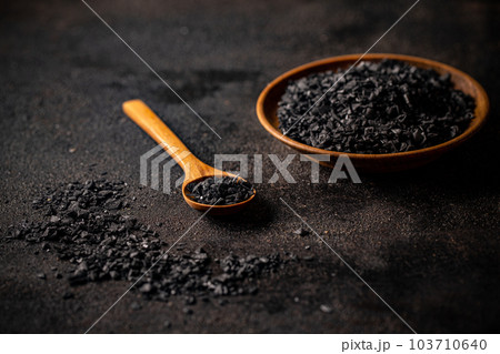 Himalayan black salt crystals 103710640