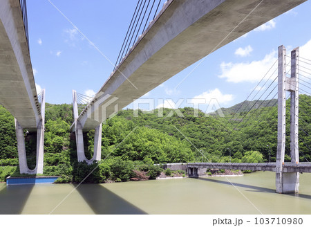 山陽自動車道 つくはら橋(兵庫県 神戸市 呑吐ダム) 山陽自動車道 つくはら橋(兵庫県 神戸市 呑吐ダム) 103710980