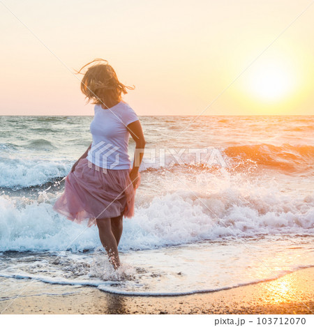 Beautiful girl at the sea. 103712070