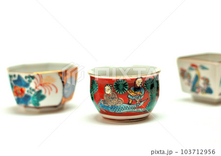 九谷焼のぐい飲み 103712956