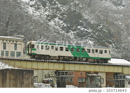 大糸線　平岩ー小滝　JR西日本　キハ52-125（糸魚川） 103714643