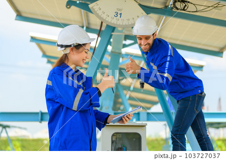 Workers installing solar panels, Engineer team at solar panel farm 103727037