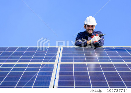 Solar panel station, Engineer installing solar panel at solar energy farm field 103727714