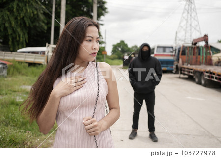 Man robbed woman, Thief stealing in public 103727978