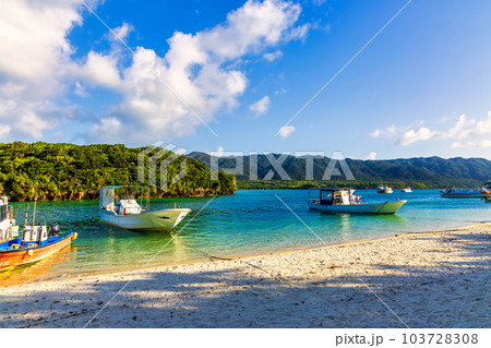川平湾 (石垣島　10月　晴れ) 103728308