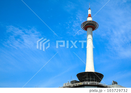 京都駅前広場からの京都タワー眺望 103729732