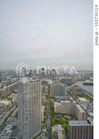 東京豊洲駅前の高層ビルからの景色 東京豊洲駅前の高層ビルからの景色 103730124