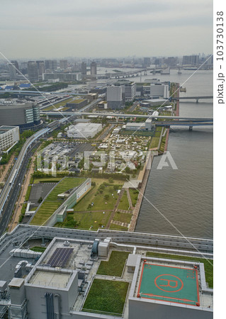 東京豊洲駅前の高層ビルからの景色 東京豊洲駅前の高層ビルからの景色 103730138