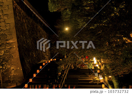 松江水燈路　石段のライトアップ 103732732