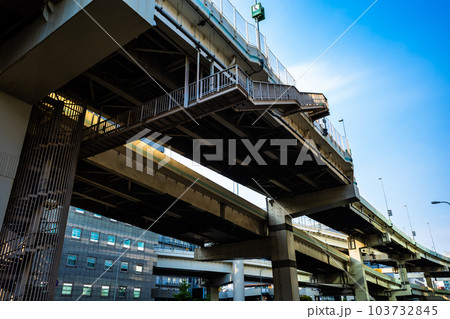 横浜 首都高速金港ジャンクション 分岐と合流 2023.05 d-2 高彩度コントラスト 横浜 首都高速金港ジャンクション 分岐と合流 2023.05 d-2 高彩度コントラスト 103732845