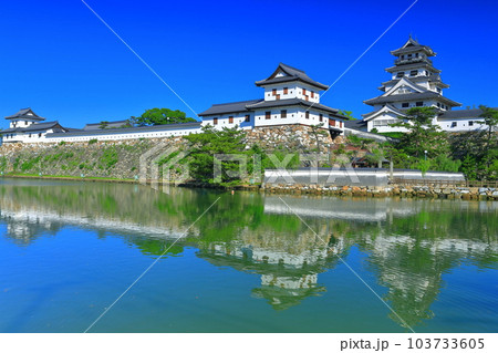 【愛媛県】快晴の今治城(天守閣と武具櫓と山里櫓) 【愛媛県】快晴の今治城(天守閣と武具櫓と山里櫓) 103733605
