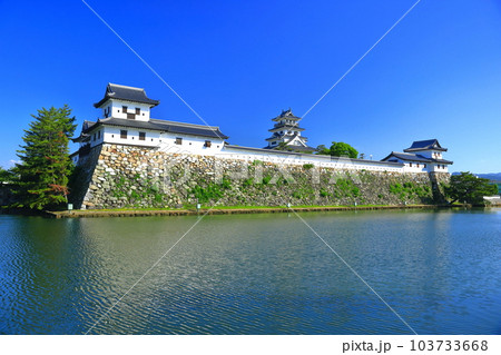 【愛媛県】快晴の今治城（天守閣と武具櫓と山里櫓） 103733668
