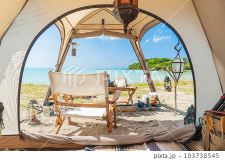 キャンプ ソロキャンプ グランピング リゾート 海 ビーチ アウトドア 水平線 絶景 沖縄 103738545