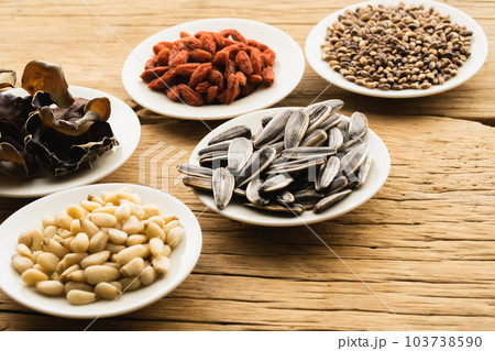 アジアの乾燥食材 集合(ナチュラルテイスト) アジアの乾燥食材 集合(ナチュラルテイスト) 103738590
