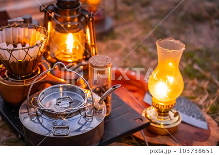 ランタン ランプ オイルランプ オイルランタン 光 灯り 綺麗 幻想的  焚き火  焚き火台  103738651