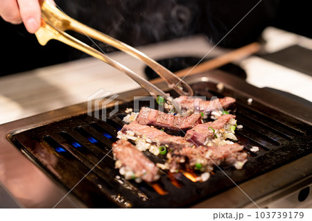焼き肉イメージ　外食　料理 103739179