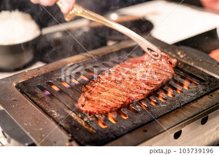 焼き肉イメージ　外食　料理 103739196
