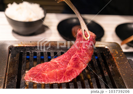 焼き肉イメージ　外食　料理 103739206