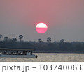 アフリカのクルージングで見られる夕日の絶景 103740063