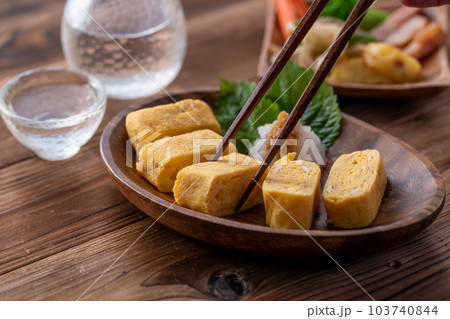 シンプルな卵焼き ( 玉子焼き ) シンプルな卵焼き ( 玉子焼き ) 103740844