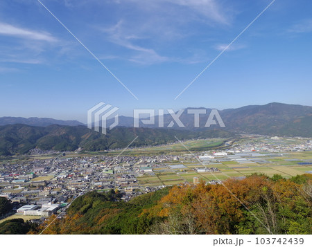冨士山より望む大洲盆地(愛媛県大洲市) 冨士山より望む大洲盆地(愛媛県大洲市) 103742439
