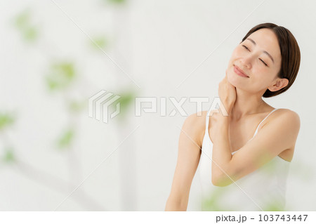 ボディーケア　ビューティー　女性 103743447