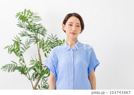 女性 ミドル ポートレート 女性 ミドル ポートレート 103743867