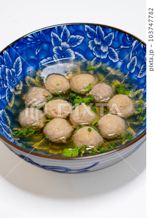 Details of fresh beef meatballs in the bowl 103747782