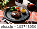 ハンバーグと赤ワイン 103748030