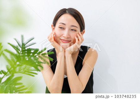 スキンケア　ビューティー　女性　 103748235