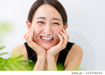 スキンケア ビューティー 女性 スキンケア ビューティー 女性 103748242