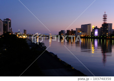 萬代橋夕景 新潟市 萬代橋夕景 新潟市 103748350