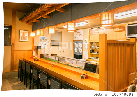 居酒屋　飲食店の内装　和風室内素材　寿司屋のカウンターの画像 103749092