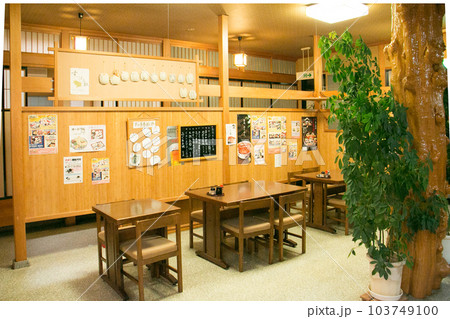 居酒屋　飲食店の内装　和風室内素材 103749100