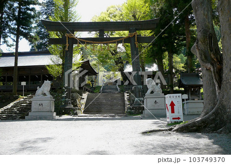 諏訪大社上社前宮の入り口【諏訪信仰発祥の地】／長野県茅野市 103749370