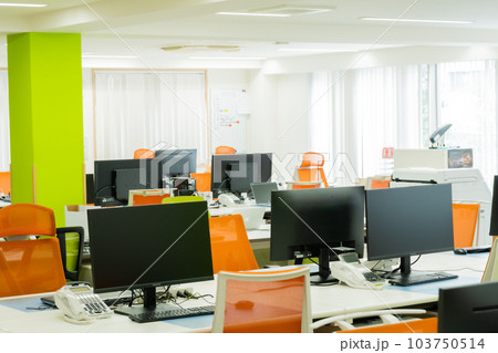 おしゃれなオフィス　人物無し 103750514