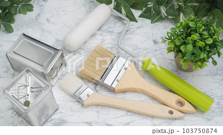 リフォーム・塗装業者・DIY イメージ 白い大理石背景 リフォーム・塗装業者・DIY イメージ 白い大理石背景 103750874