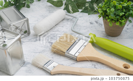リフォーム・塗装業者・DIY イメージ 白い大理石背景 リフォーム・塗装業者・DIY イメージ 白い大理石背景 103750875