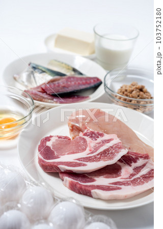 タンパク質の多い食材 縦位置 タンパク質の多い食材 縦位置 103752180