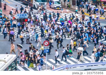 日本の東京都市景観 5類1か月…渋谷はマスク無しの方が多い、日傘をさす方も…梅雨入りで夜は雨に=8日 日本の東京都市景観 5類1か月…渋谷はマスク無しの方が多い、日傘をさす方も…梅雨入りで夜は雨に=8日 103755956