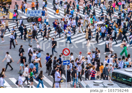 日本の東京都市景観 5類1か月…渋谷はマスク無しの方が多い、日傘をさす方も…梅雨入りで夜は雨に=8日 日本の東京都市景観 5類1か月…渋谷はマスク無しの方が多い、日傘をさす方も…梅雨入りで夜は雨に=8日 103756246