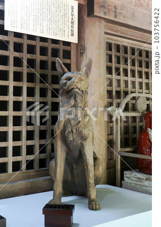 駒ケ根市光前寺の霊犬早太郎像 103756422