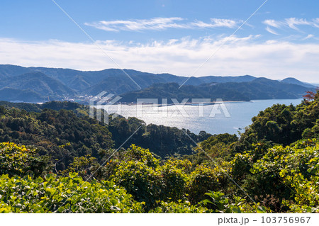 青い空を背景に観光スポット　御立岬公園から観える絶景風景　(熊本県芦北郡芦北町・田浦町) 103756967