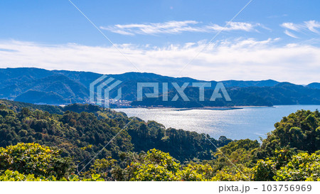 青い空を背景に観光スポット　御立岬公園から観える絶景風景　(熊本県芦北郡芦北町・田浦町) 103756969